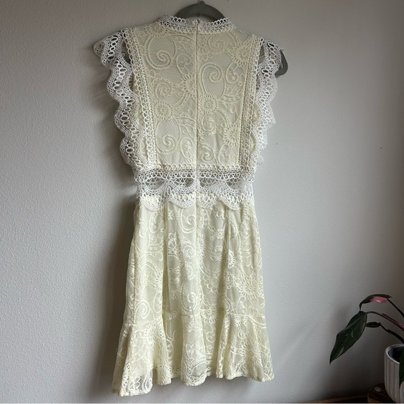 Elegant Lace White Dress - Picture 6 of 6